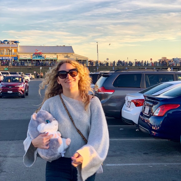 Meet your Posher, Olivia - Picture 2 of 3